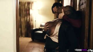 Sapık müşteri seksi emlakçı Osa Lovely ile seks yapmak istiyor ve sonra evi satın alacak