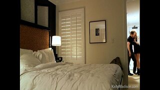 Ƹ�泉のホテルの客室性とBusty妻