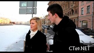 ���রাক্রমশালী শহরবাসী, চৌকো করে কাটা গরম মধু