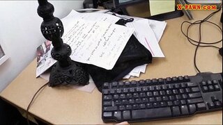 Dude bat egin aurre beroa enpresa-emakume, bere dirua